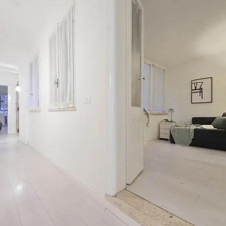 Monti Spacious Apartment 2-3